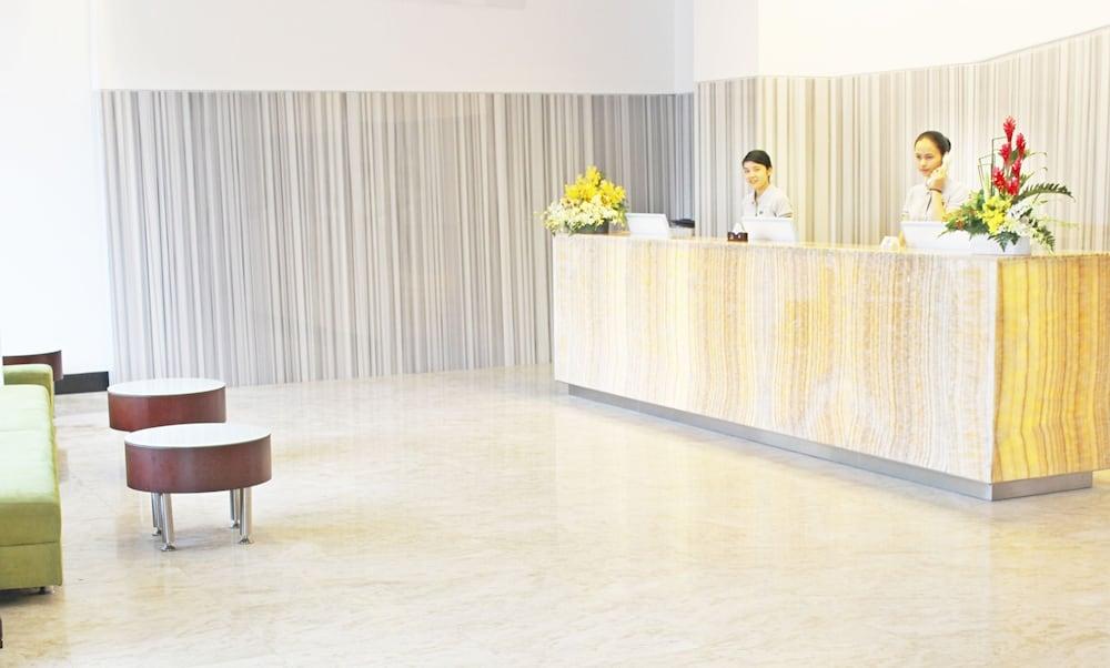 Liberty Saigon View Hotel 3*